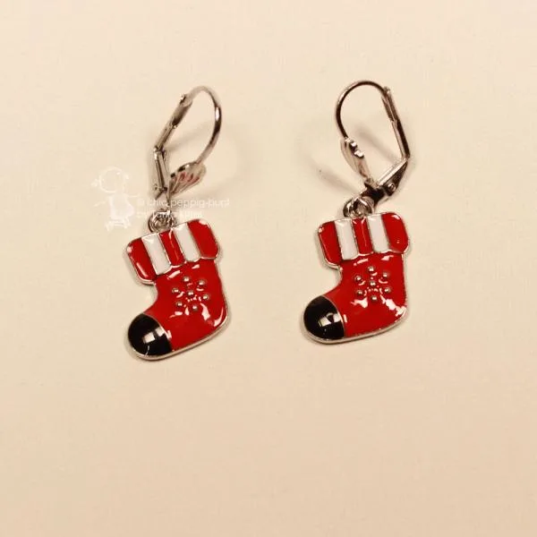Ohrringe Weihnachtsschmuck Nikolaus Socke versilbert emailliert rot-weiß mit Klappbrisur, handmade chic-peppig-bunt