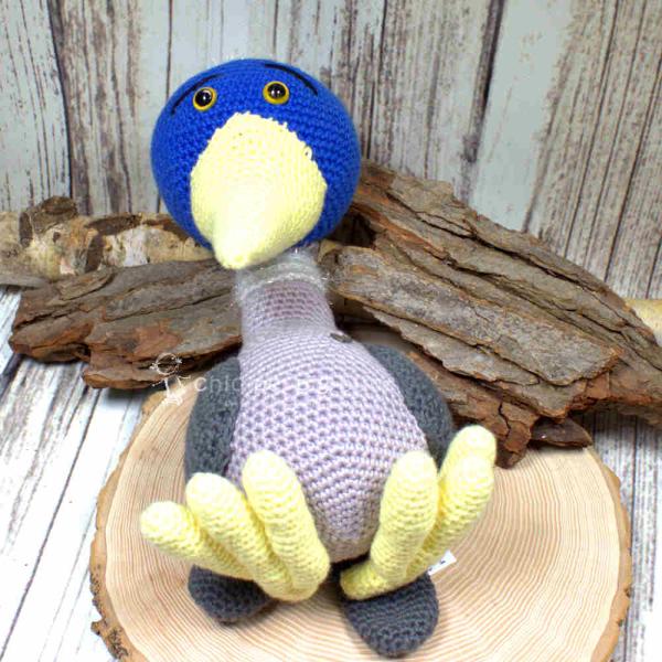 Vogel mit lustigem blauen Wackelkopf