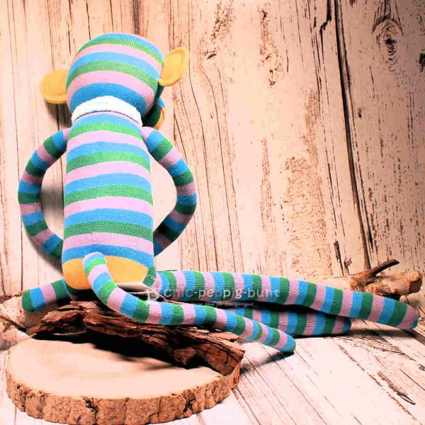 Sockenaffe groß in bunten Farben