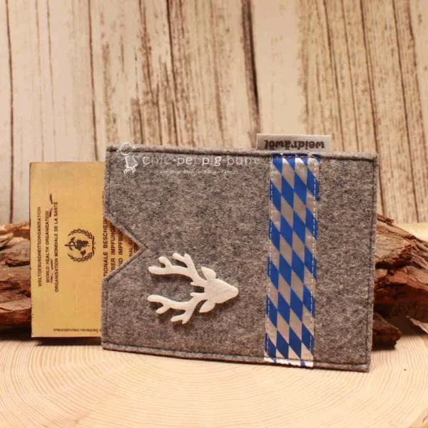 Impfpasshülle Pass - Hülle Filz hellgrau Reisepassetui - reise pass huelle etui brieftasche filz grau tracht hirsch borduere