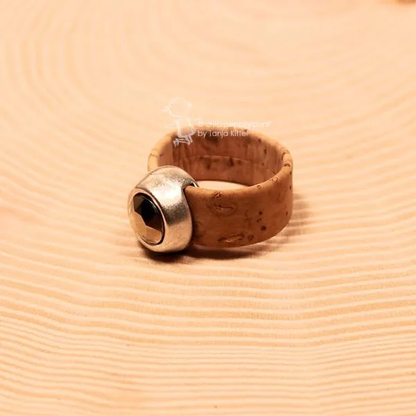 Kork-Ring Hellbraun mit Preciosa Kristall – Damenring - ring damen kork swarowski stein braun variabel