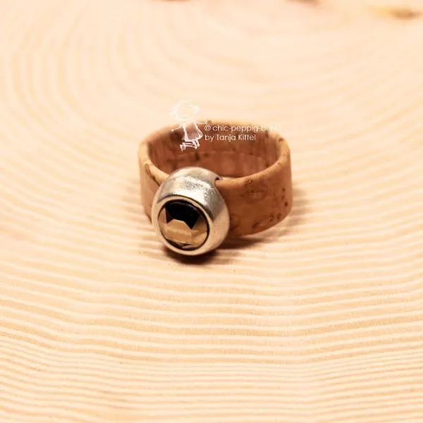 Kork-Ring Hellbraun mit Preciosa Kristall – Damenring - ring damen kork swarowski stein braun variabel