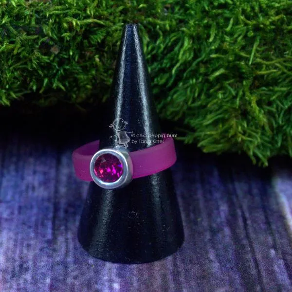 Damenring mit Kautschuk-Band pink und Swarovski-Stein schmal