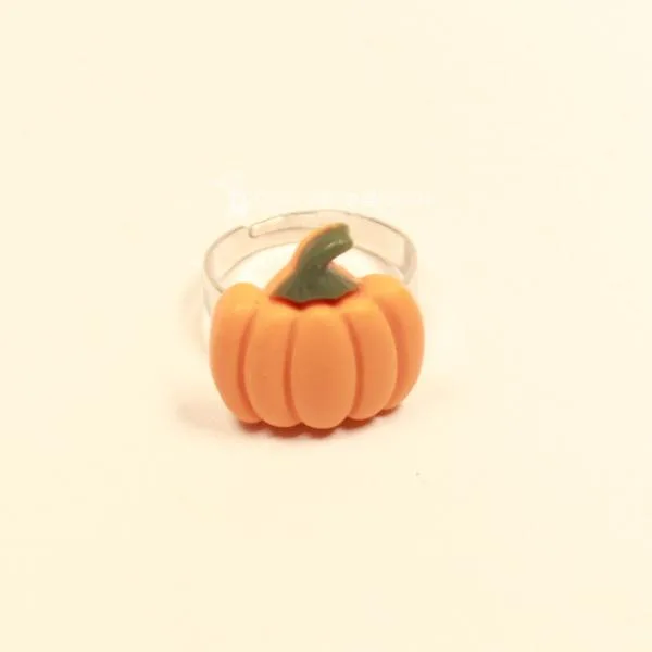 Verstellbarer silberfarbener Ring mit Kürbis-Motiv, geeignet als Damenring oder Kinderring für Halloween und Fasching.