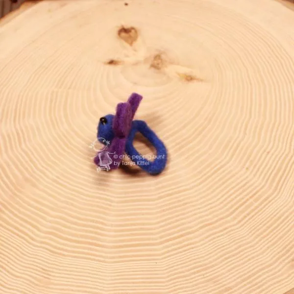 Kinderring Filz-Blume Lila-Blau – Bestickt Perlen - ring kinder damen filz lila blau perlen einheitsgroesse
