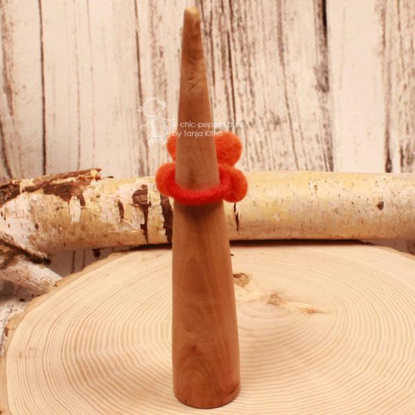 Kinderring Filz-Blume Orange-Rot – Farbenfroher Fingerring Handmade