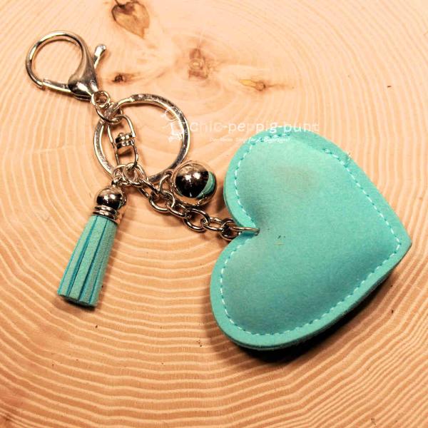 Rückansicht des Herz-Taschenbaumlers aus Stoff zur Veranschaulichung der 15 cm Gesamtlänge.