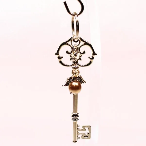 Goldener Schutzengel Schlüsselanhänger – Edler Vintage-Schlüssel & Charm - schluesselanhaenger engel gold schluessel strass