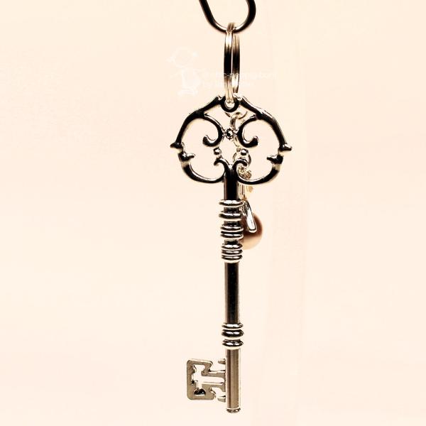 Goldener Schutzengel Schlüsselanhänger – Edler Vintage-Schlüssel & Charm