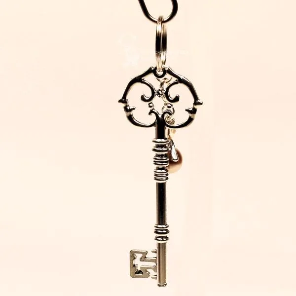 Goldener Schutzengel Schlüsselanhänger – Edler Vintage-Schlüssel & Charm - schluesselanhaenger engel gold schluessel strass