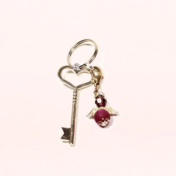 Kleiner Schutzengel Schlüsselanhänger – Lila Perle & Vintage-Schlüssel - schluesselanhaenger engel pink schluessel klein