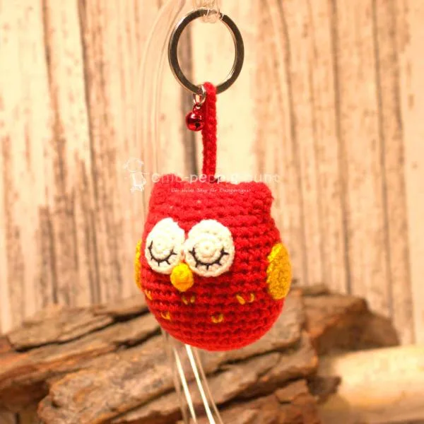 Gehäkelte Eule Rot, unisex Schlüsselanhänger und Glücksbringer aus Fair Trade Wolle, handmade.