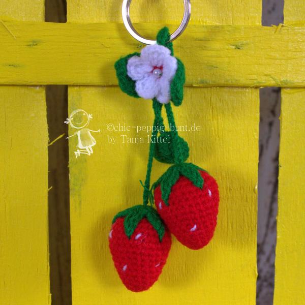 Schlüsselanhänger gehäkelte Erdbeeren rot Schlüsselanhänger gehäkelte Erdbeeren rot