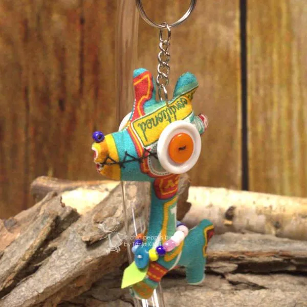 Schlüsselanhänger kleine Giraffe in grün bunt