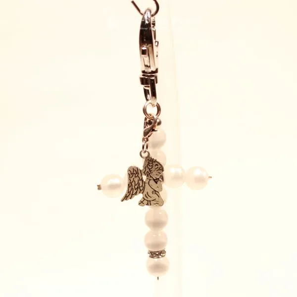 Kreuz Schlüsselanhänger Weiß – Perlmutt-Glanz & Schutzengel - schluesselanhaenger kreuz engel metall versilbert weiss perlen glänzend handmade