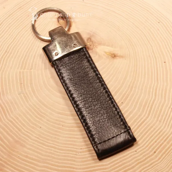Leder Taschenbaumler destino am Rucksack befestigt zur Veranschaulichung der 13,5 cm Länge.