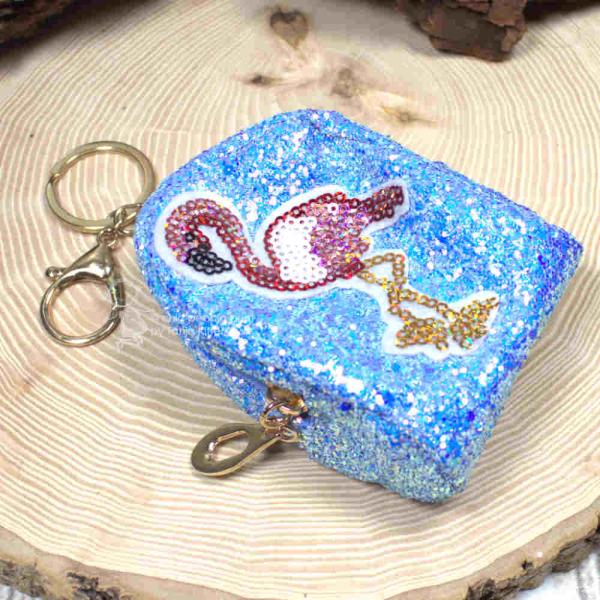 Glitzer Schlüsselanhänger Mäppchen Blau Motiv Flamingo 10x6x4 cm Utensilientasche Reißverschluss Glitzer Schlüsselanhänger Mäppchen Blau Motiv Flamingo 10x6x4 cm Utensilientasche Reißverschluss
