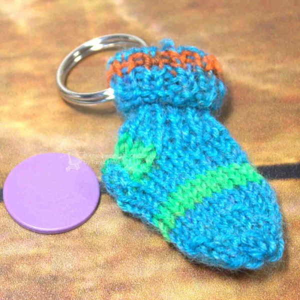 mini Socke handgestrickt als Scchlüsselanhänger