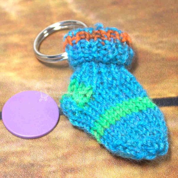 mini Socke handgestrickt als Scchlüsselanhänger