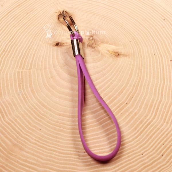 Bench Taschenbaumler befestigt an einem Rucksack zur Veranschaulichung der 12 cm Länge.