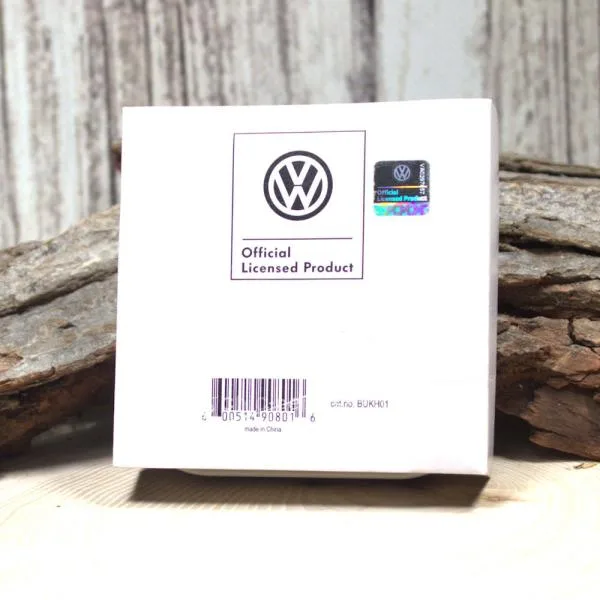 Hochwertiger Schlüsselanhänger aus verchromtem Metall in Form der blau-weißen VW T1 Bus Front in geprägter Blech-Geschenkbox.