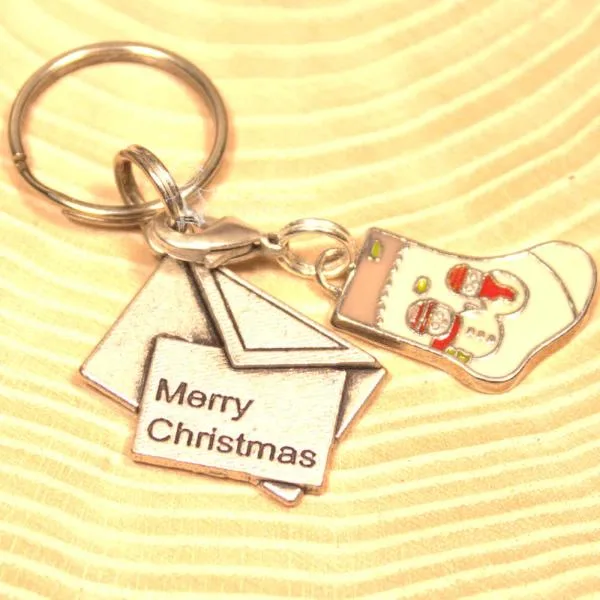 Schlüsselanhänger Weihnachten Brief Socke versilbert - schluesselanhaenger weihnachten socke modeschmuck merry christmas
