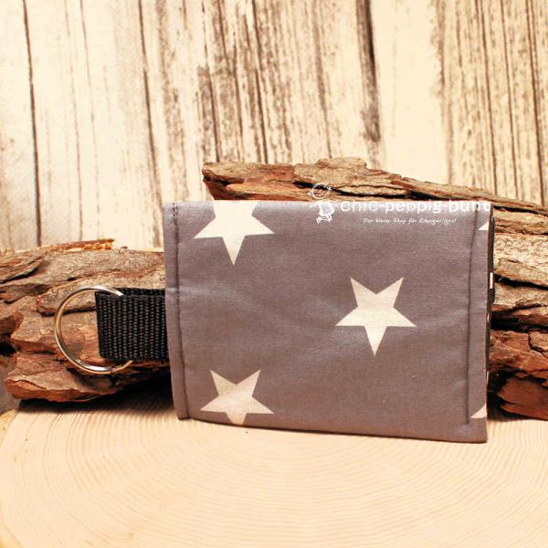 Schlüsselanhänger mit kleine Geldbeutel Stoff grau Sterne weiss