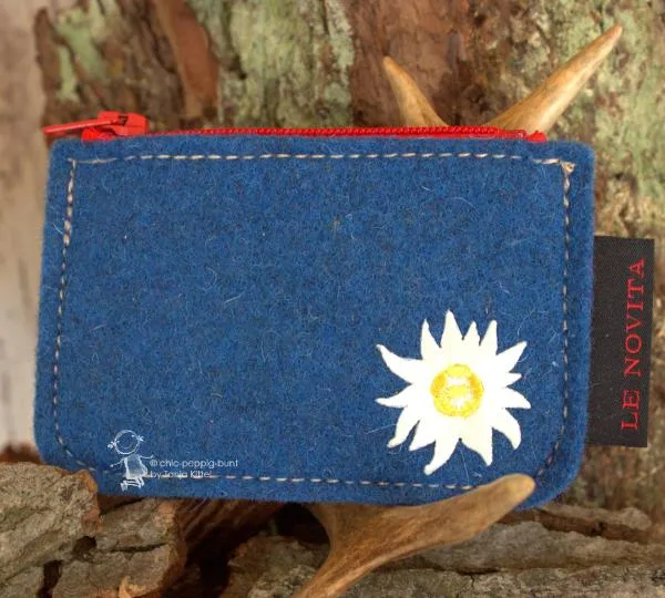 Schlüsselmappe blau mit Edelweiß-Motiv aus Filz klein