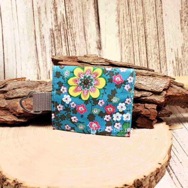 Schlüsselanhänger handgenäht mit kleine Geldbeutel Stoff türkis Blumen