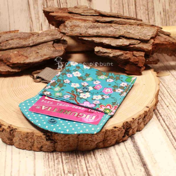 Schlüsselanhänger handgenäht mit kleine Geldbeutel Stoff türkis Blumen