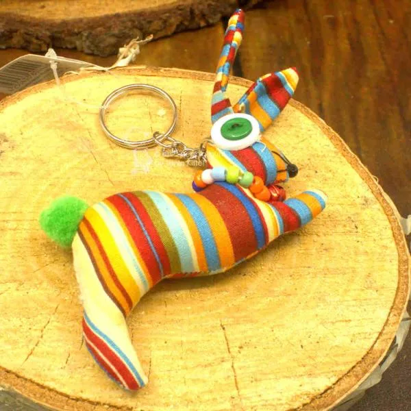 bunte Monster Hase als Schlüsselanhänger
