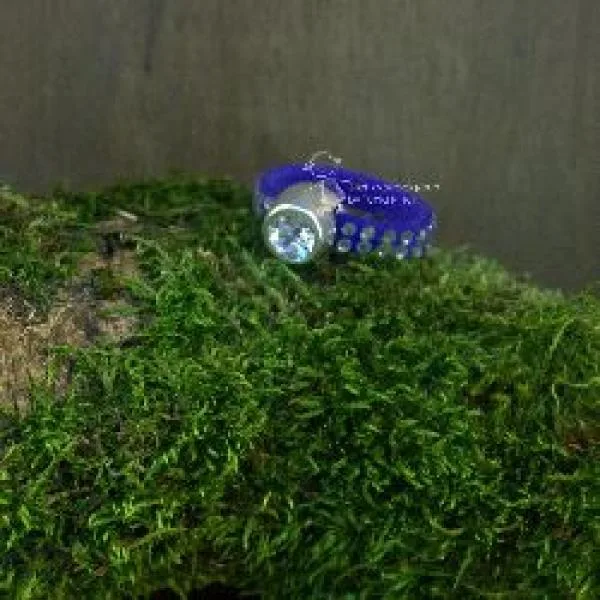 Damenring mit Strass-Band dunkelblau und Swarovski-Stein schmal