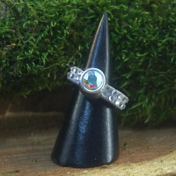 Damenring mit Strass-Band grau und Swarovski-Stein schmal