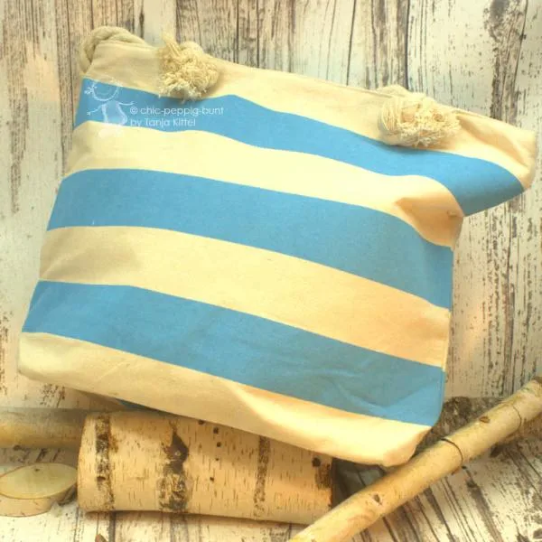 hellblau gestreifte Strandtasche
