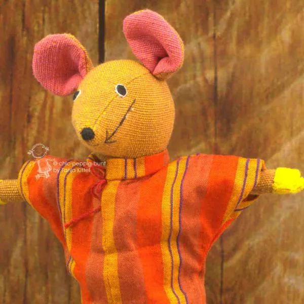 Kuscheltier genähte Maus mit rot-orange gestreiftem Hemd