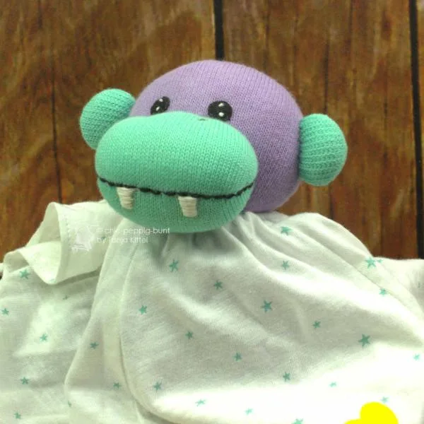 Weiches Kuschelnilpferd in lila