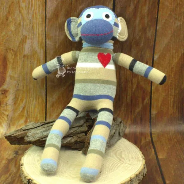 Kuscheltier Sockenaffe in den Farben beige und blau