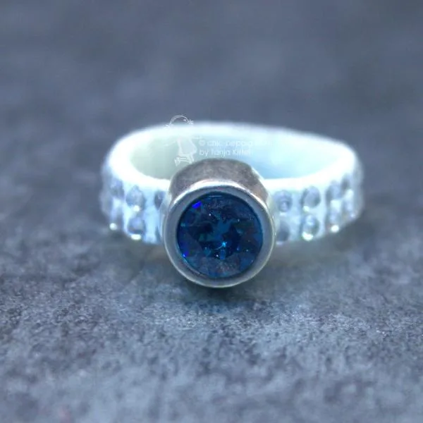Damenring mit Strass-Band weiß und Swarovski-Stein schmal