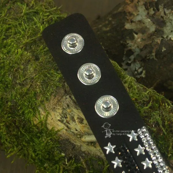 Rock-Gotik Stil Wildleder-Optik Armband mit Straß und Stern Nieten versetzt - strassarband farbig schwarz stern nieten1
