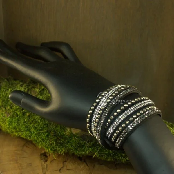 Vielseitig rockiges Nieten Wildleder-Optik Armband im Glitzerstil - strassarmband nieten schwarz