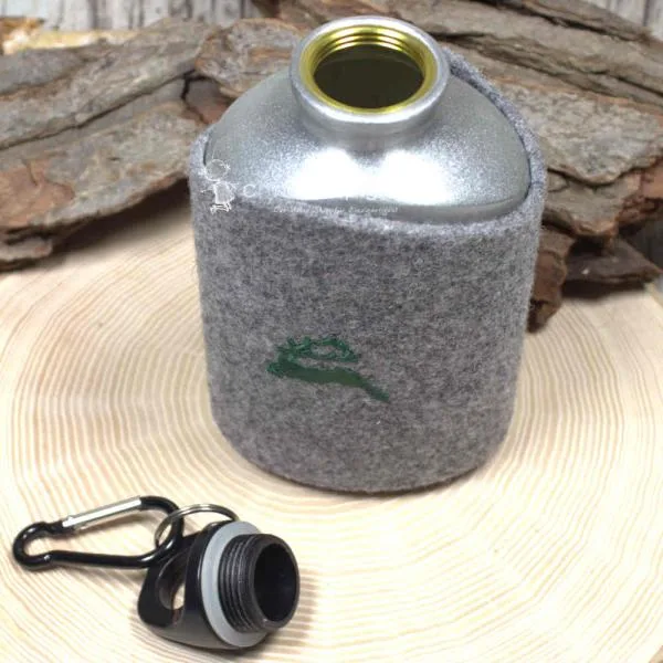 Sportflasche mit Hirsch Motiv auf Filz