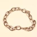 Silberfarbenes, massives Gliederarmband aus Edelstahl mit Karabinerverschluss und 1,2 cm großen Gliedern.