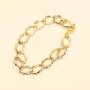 Massives vergoldetes Gliederarmband mit 1,5 cm langen und 1 cm breiten Gliedern sowie sicherem Karabinerverschluss.