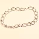 Massives versilbertes Gliederarmband mit 1,5 cm großen und 1 cm breiten Gliedern sowie Karabinerverschluss.
