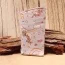 Handgenähtes hellblaues Brillenetui von chic-peppig-bunt mit Einhorn-Regenbogen-Motiv und rosa-pink gepunktetem Innenfutter auf hellem Hintergrund.