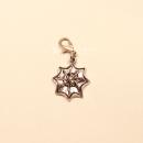 Handgefertigter silberfarbener Spinnennetz Charmsanhänger mit Karabiner für Bettelarmband, Kette oder Tasche.