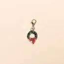 Charmsanhänger Weihnachten Weihnachtskranz grün emailliert versilbert mit Karabiner, Modeschmuck handmade chic-peppig-bunt
