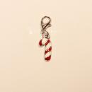 Charmsanhänger Weihnachten Zuckerstange rot-weiß emailliert versilbert mit Karabiner, Modeschmuck handmade chic-peppig-bunt