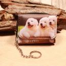Weißer kleiner Geldbeutel mit Fotodruck von zwei Golden Retriever Welpen in Eimern, inklusive Gliederkette und Schlüsselring.