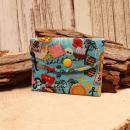 Entdecke den kleinen handmade Geldbeutel von chic-peppig-bunt! Piraten-Design, Platz für EC-Karten & Münzen (10,5x9 cm). Jetzt direkt online kaufen!